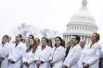 Physicians And Activists Call On Congress To Pass Assault Weapon Ban