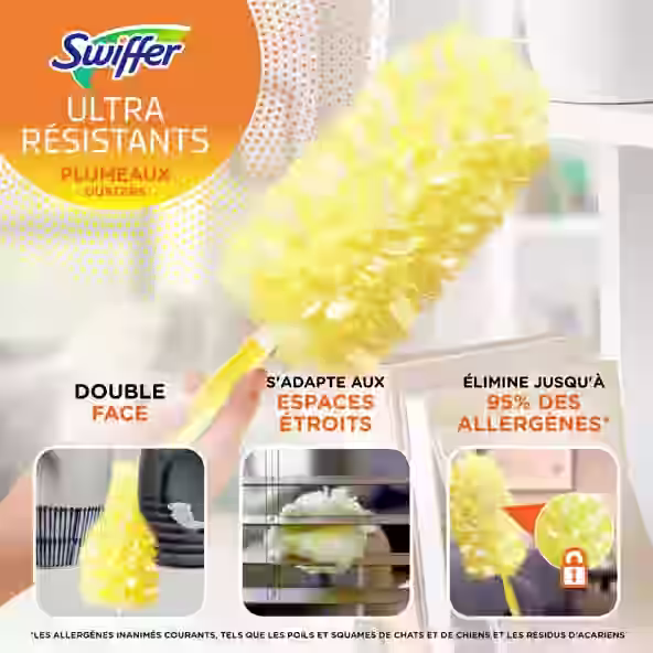 Le plumeau Swiffer en main, soulignant son utilisation double face pour nettoyer les espaces restreints et éliminer efficacement les allergènes