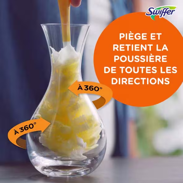 Le Swiffer piège et bloque la poussière dans toutes les directions, avec une démonstration visuelle claire de son efficacité.