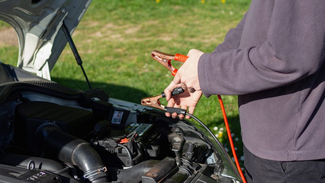 Jump leads connecting to car bonnet