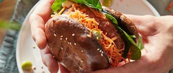 Vegan burger met portobello en pickled wortel