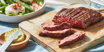 Bavette met pestoboter en sperziebonen-mozzarellasalade