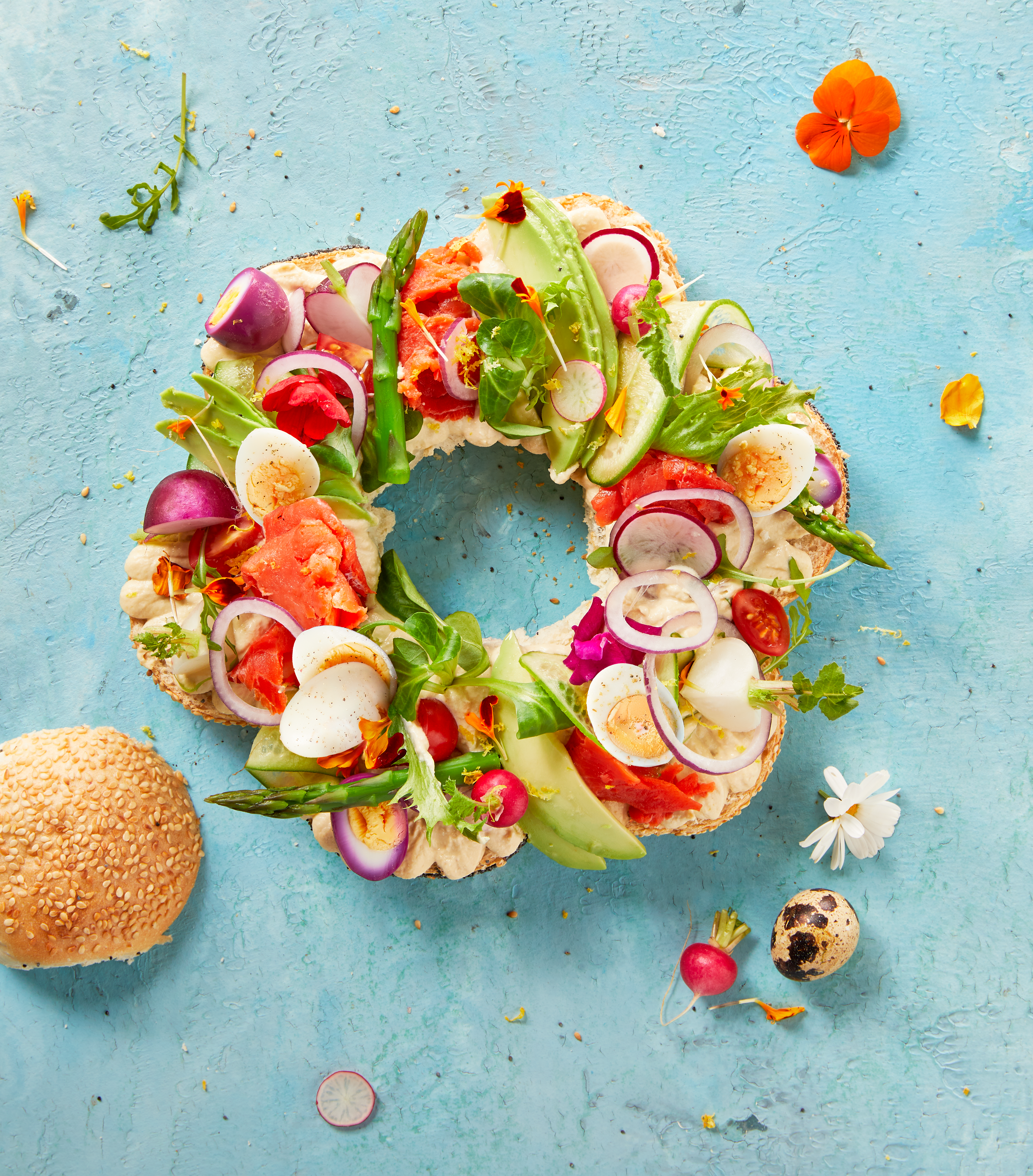Breekbrood zalm en citroenhummus