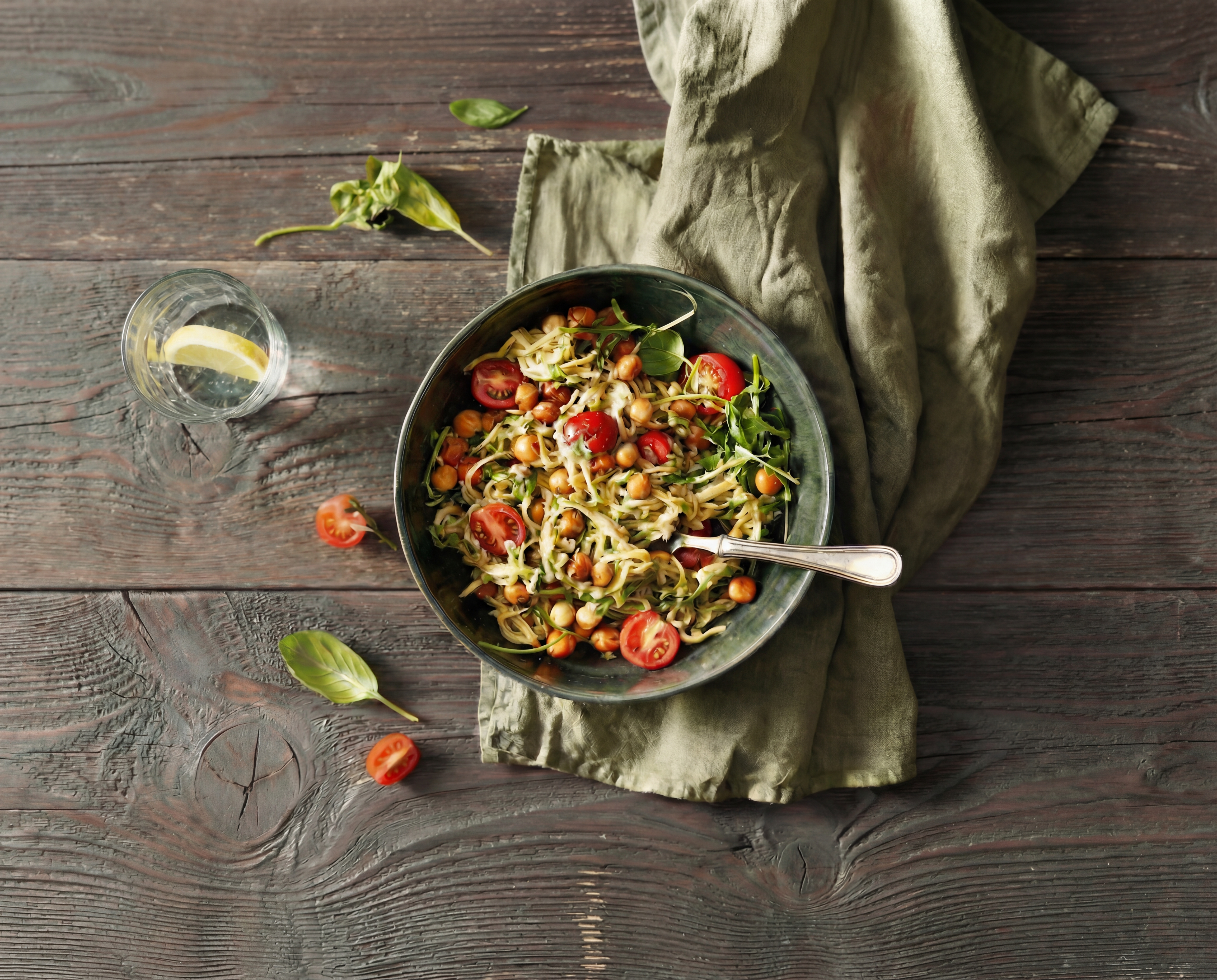 Vegan pasta pesto met knapperige kikkererwten