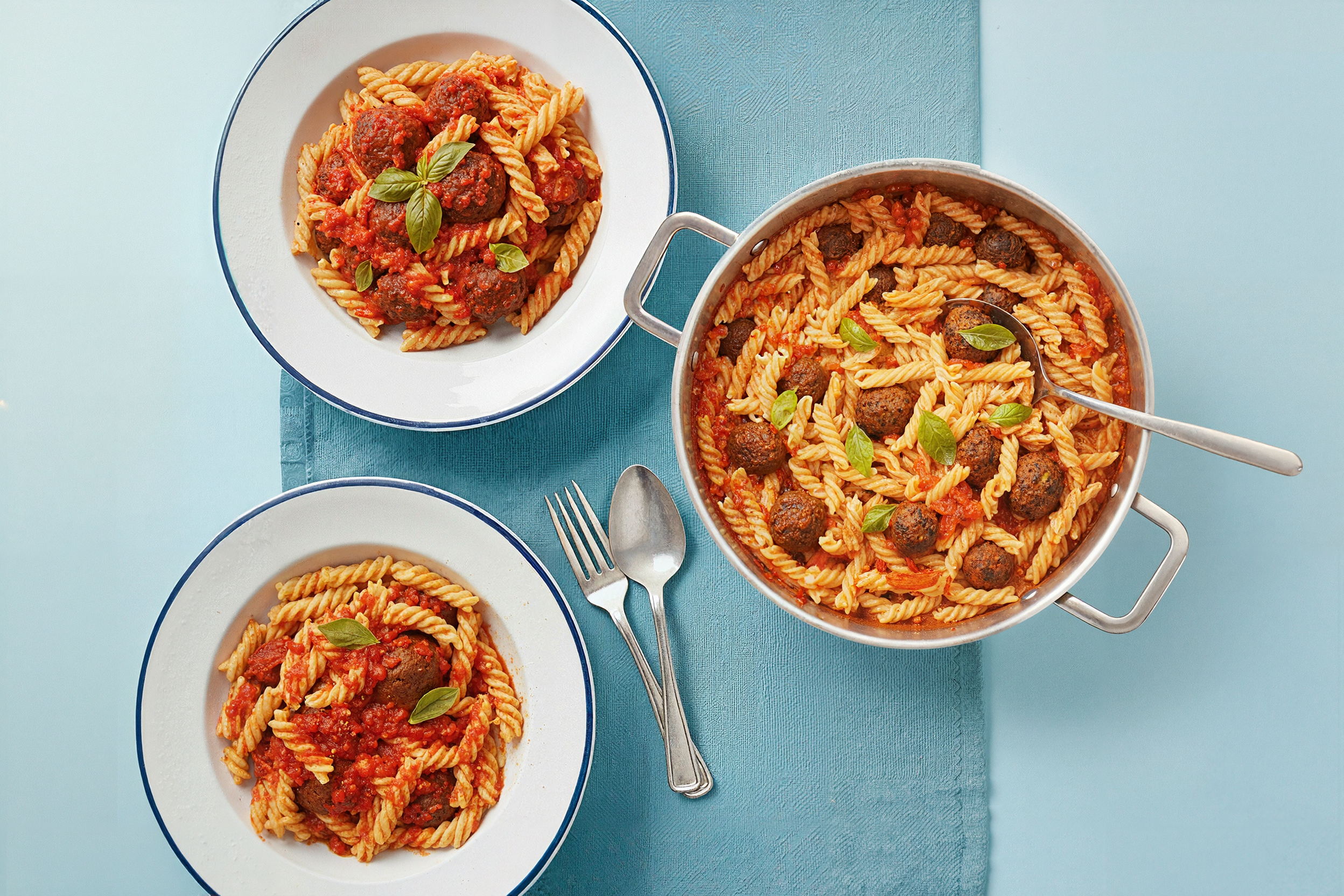 Eenpanspasta met gehaktballetjes en venkel