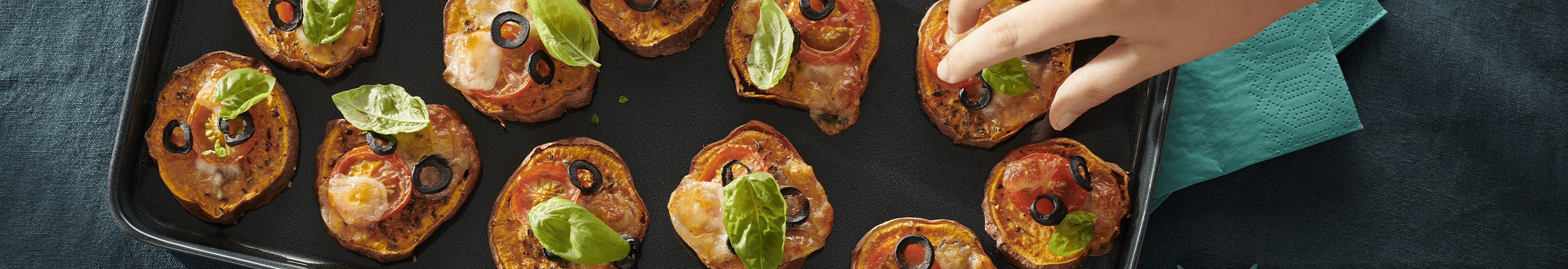 Hapjes voor oud & nieuw op een borrelplank.