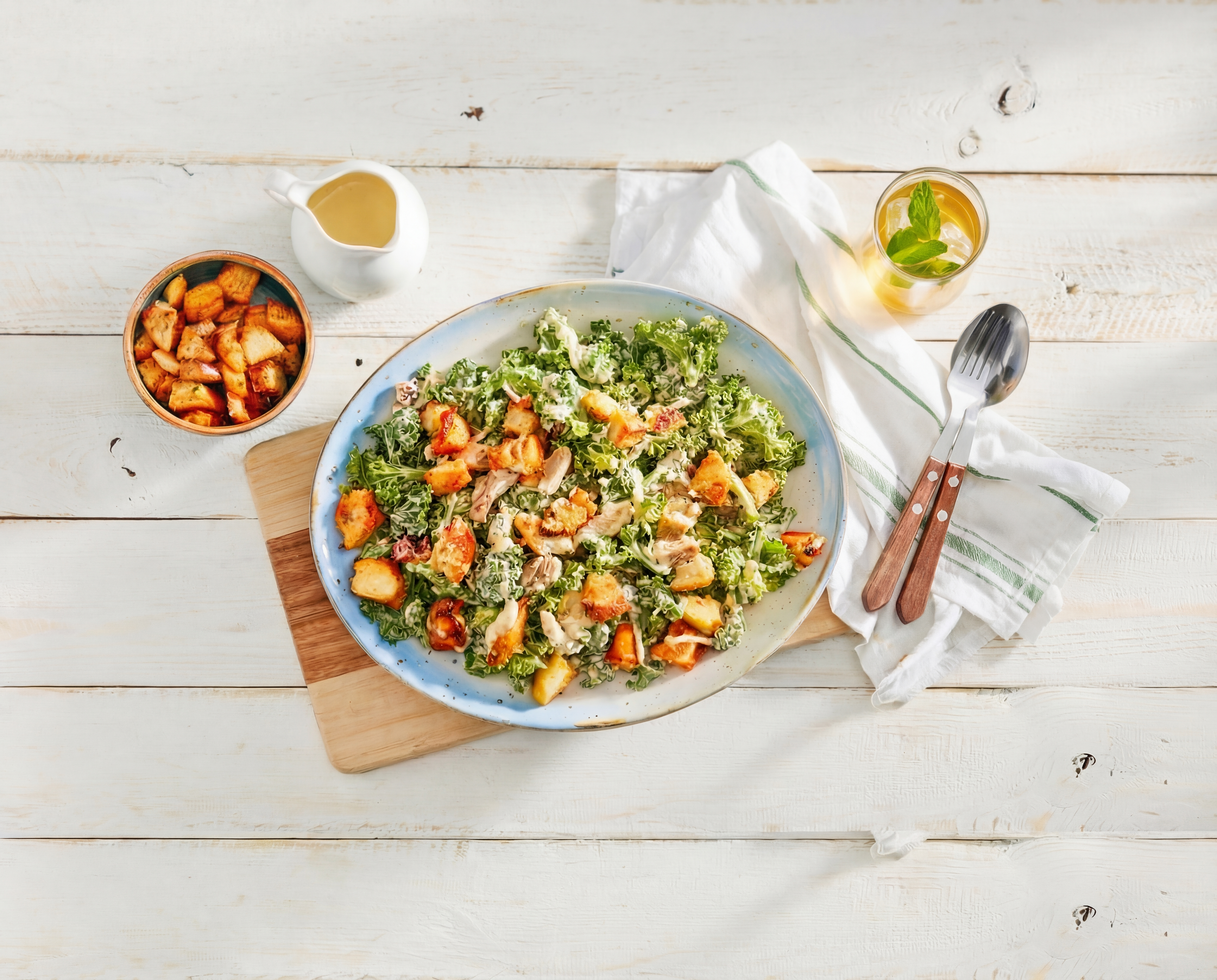 Boerenkoolsalade caesar met krokante kip