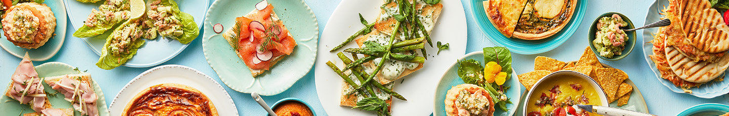 Paaslunch recepten op een gedekte tafel
