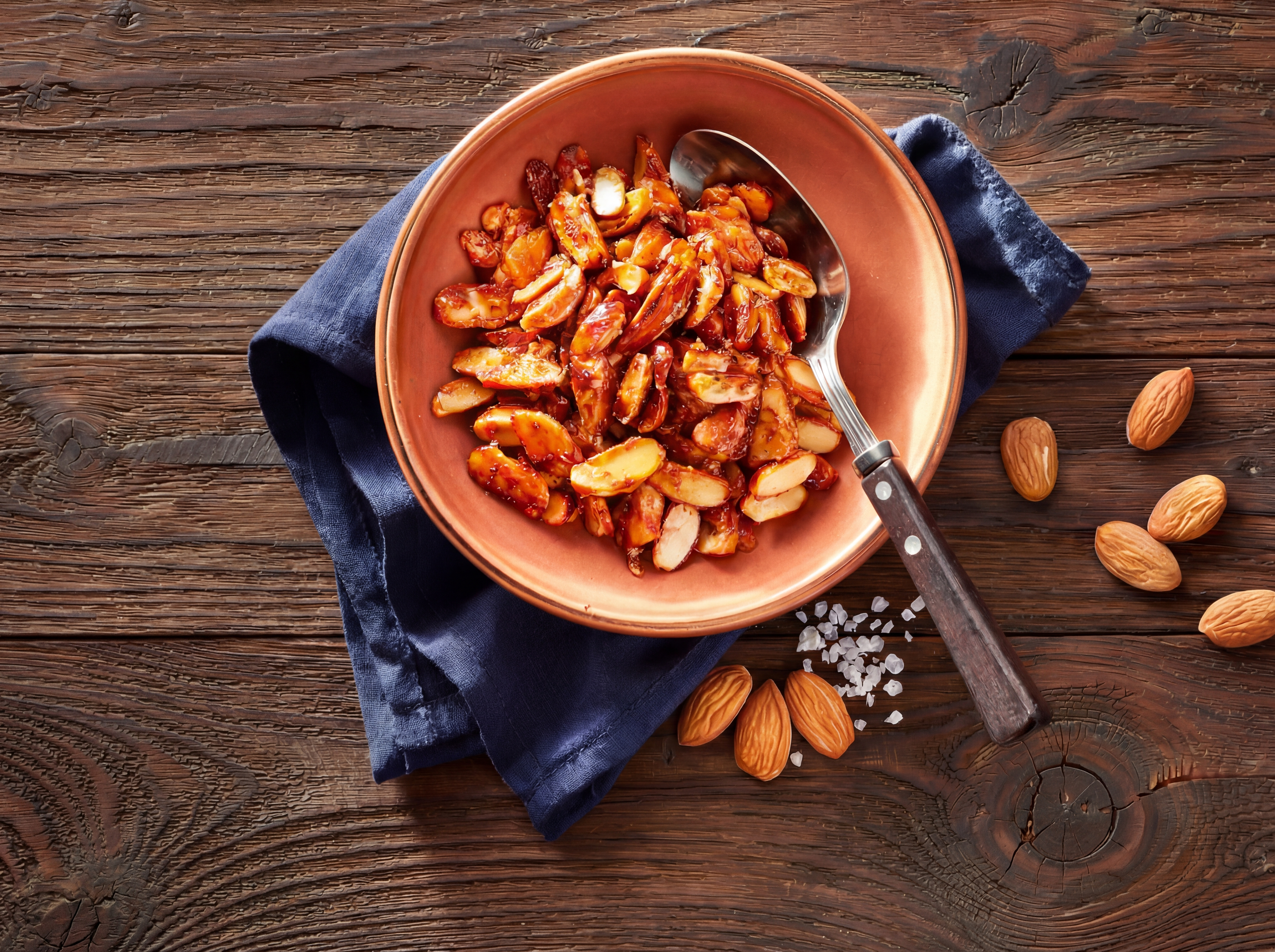 Pittige gekarameliseerde borrelamandelen
