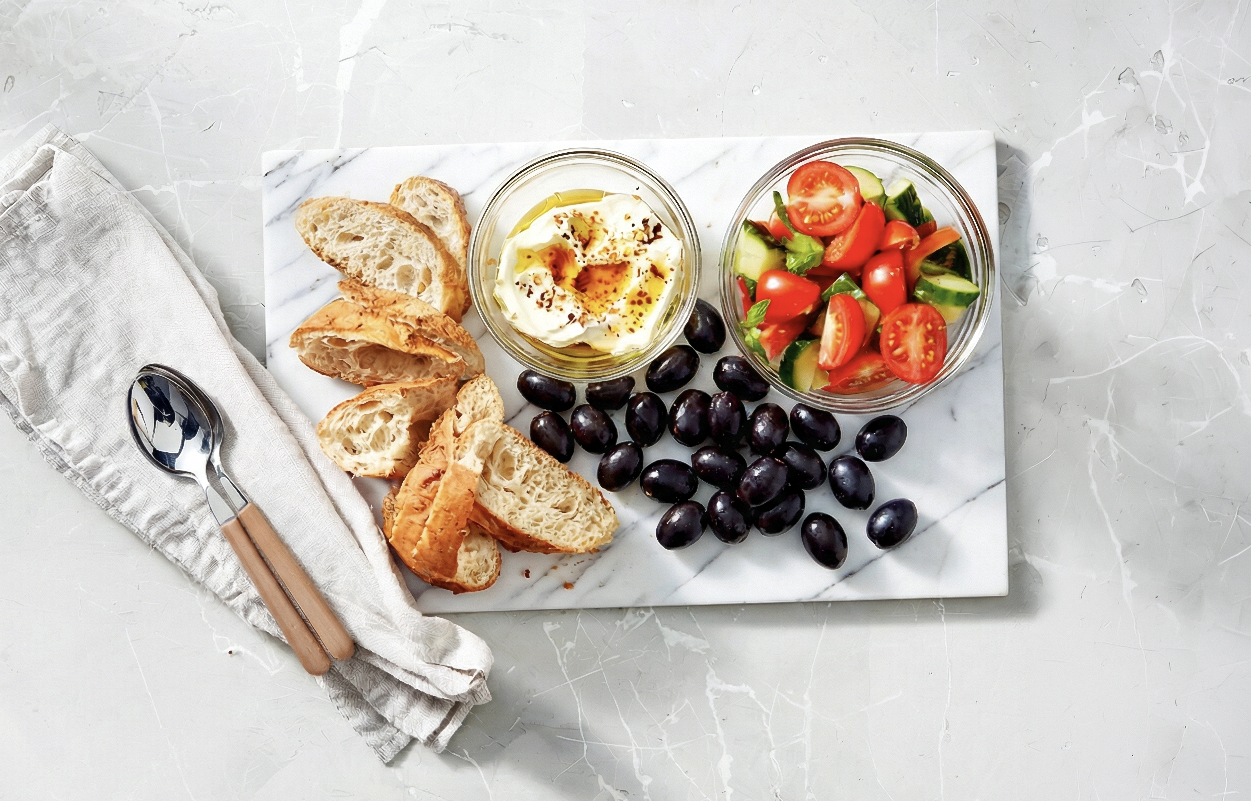 Lunchplank met Korenlanders desembrood en whipped feta