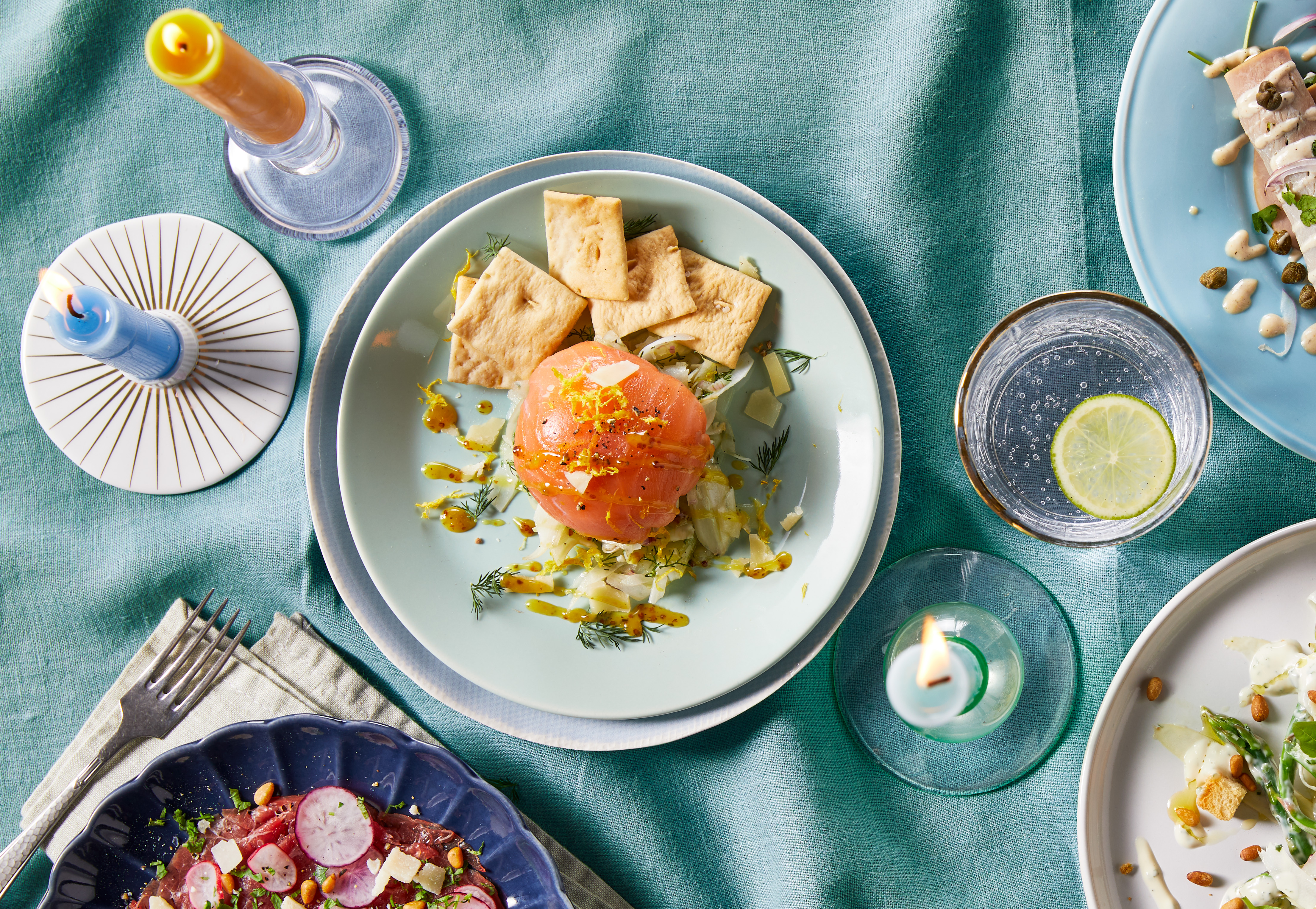 Zalmcarpacciobonbon met venkelsalade
