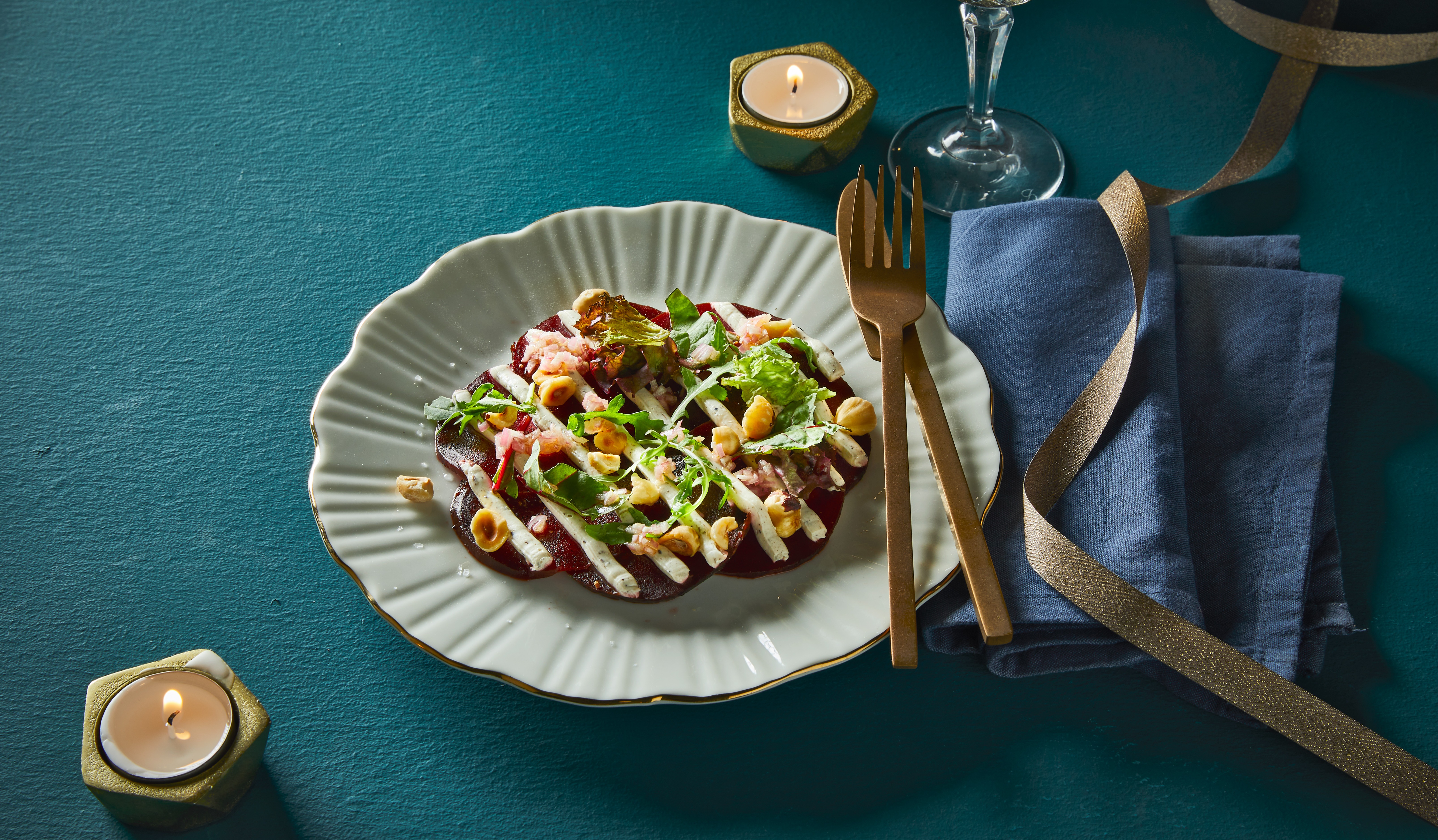 Rode bietencarpaccio met truffel en hazelnoten