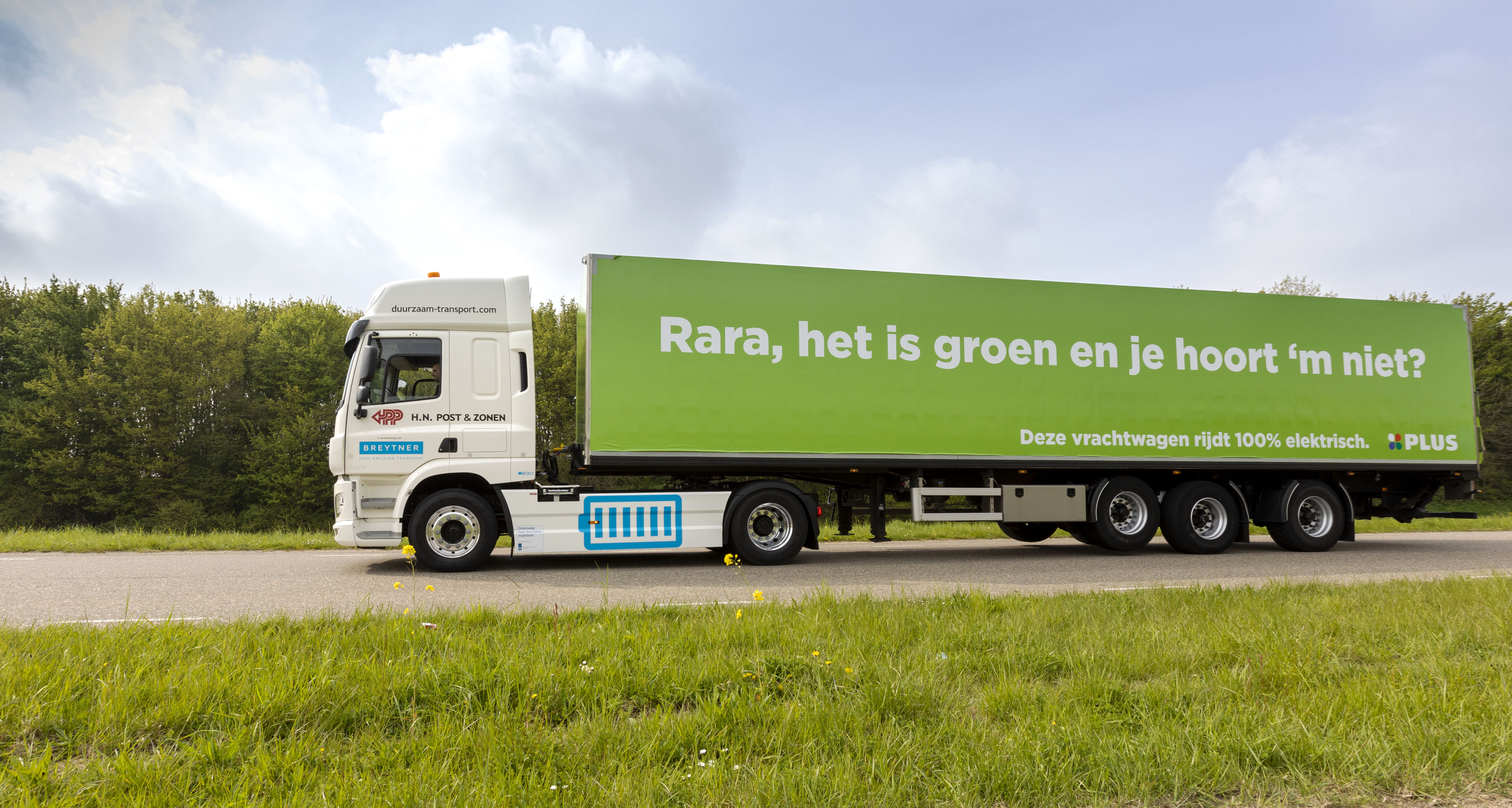 PLUS-vrachtwagen die 100% elektrisch rijdt.