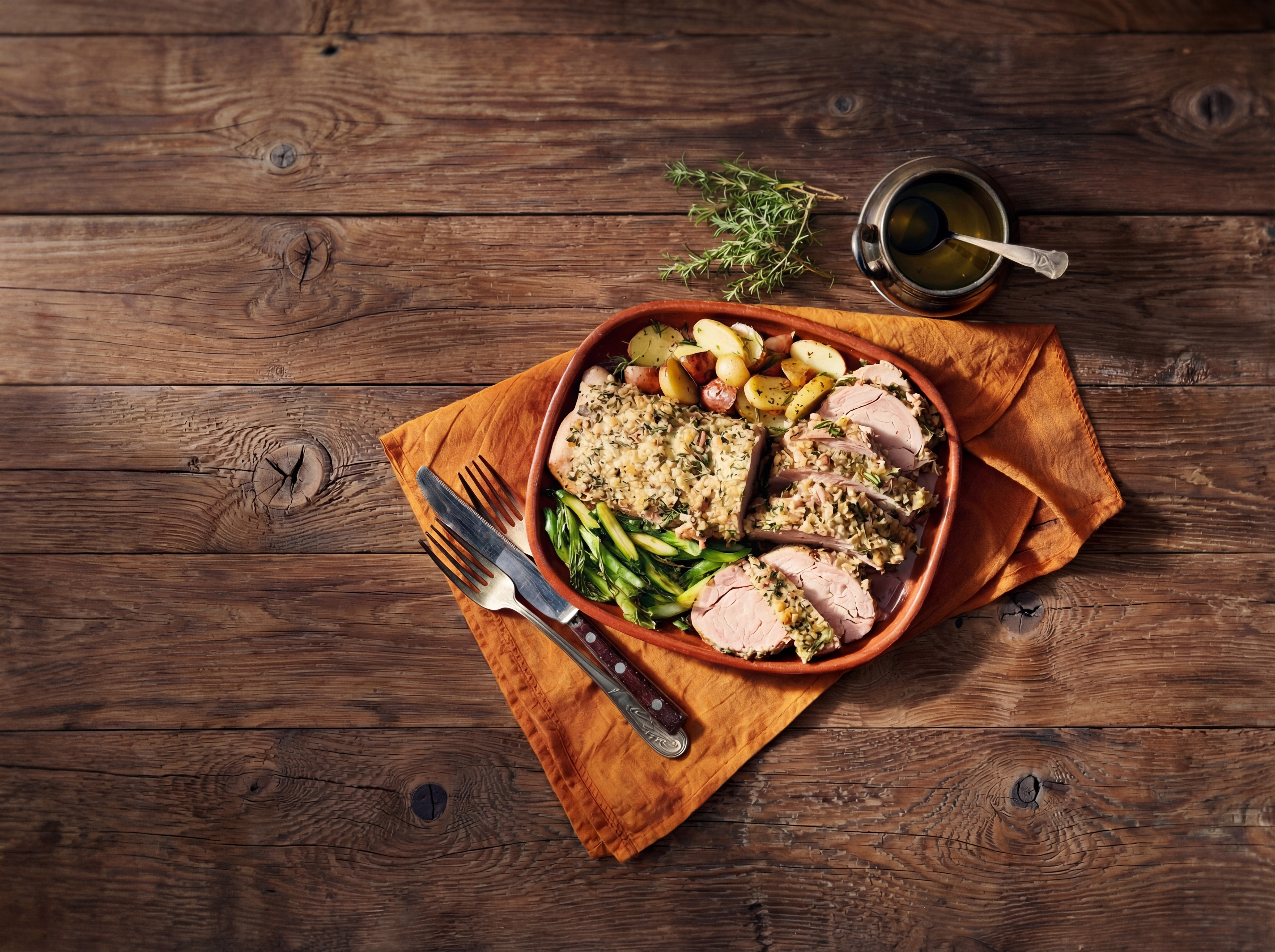 Varkenshaas met krokante kruidenkorst uit de oven