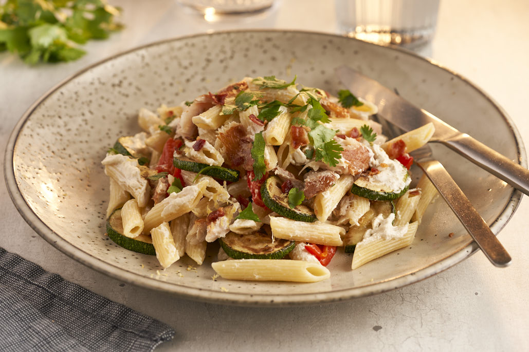 Romige makreelpasta met geroosterde paprika