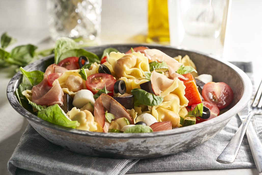 Italiaanse pastasalade met rauwe ham