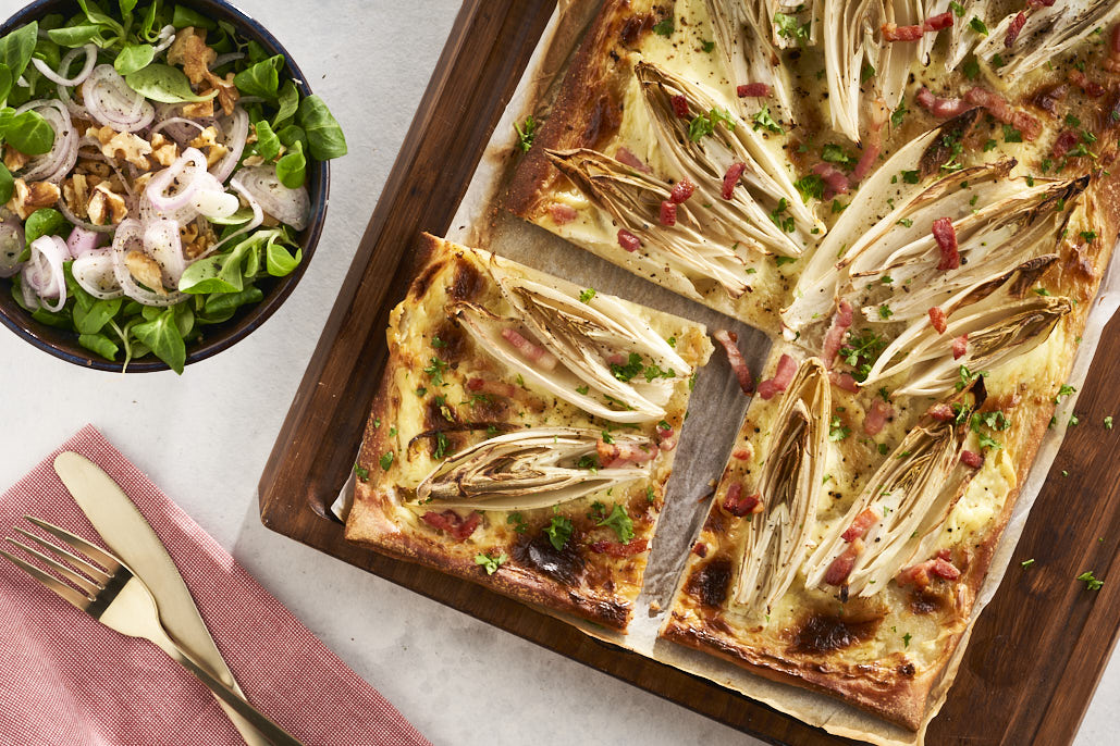 Witlofpizza met baconreepjes 