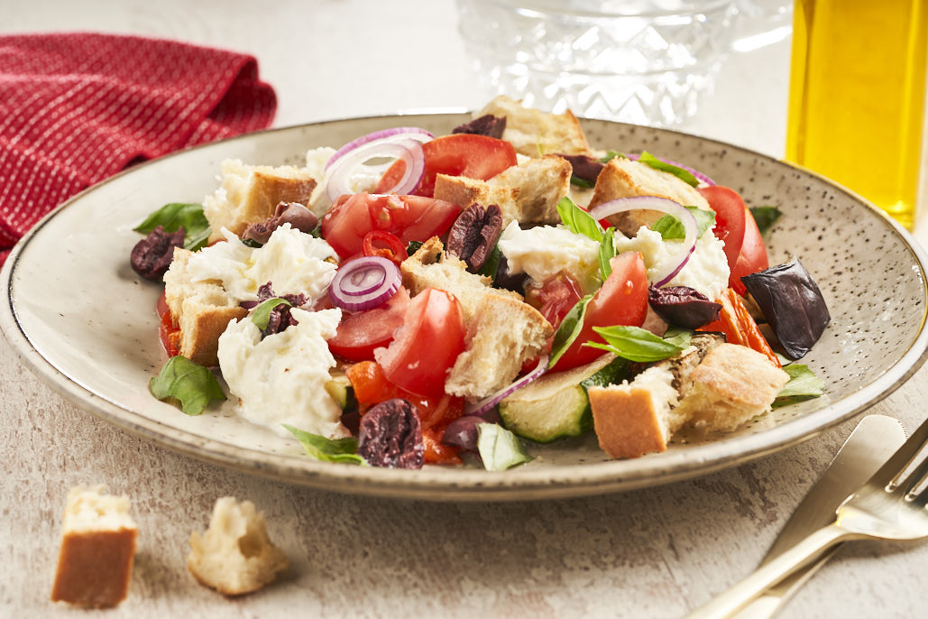 Panzanella met Italiaanse groenten en buffelmozzarella