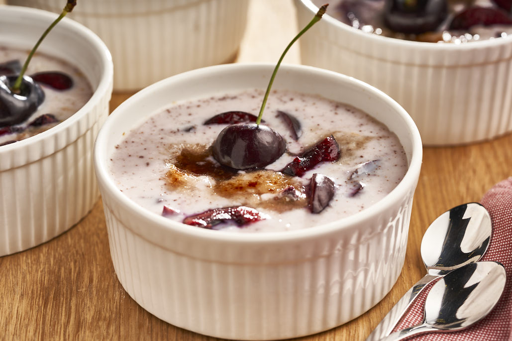 Rijstepap brûlée met kersen en perzik
