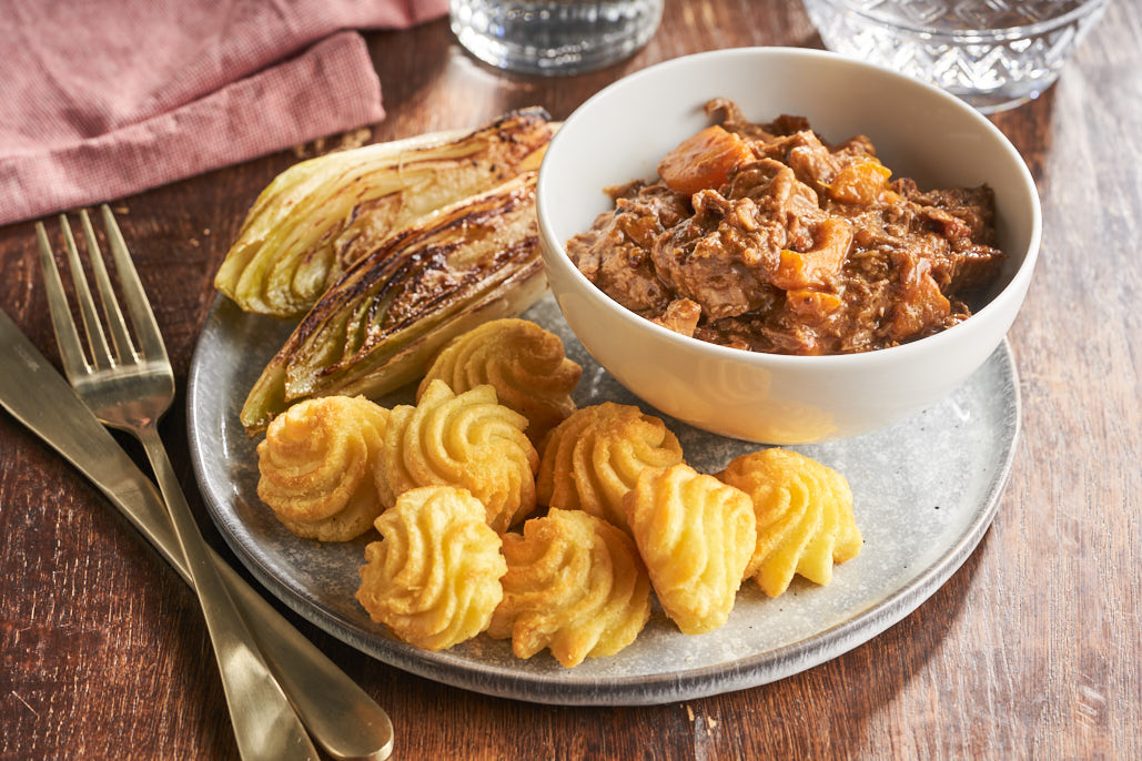 Runderstoof met gekaramelliseerde witlof