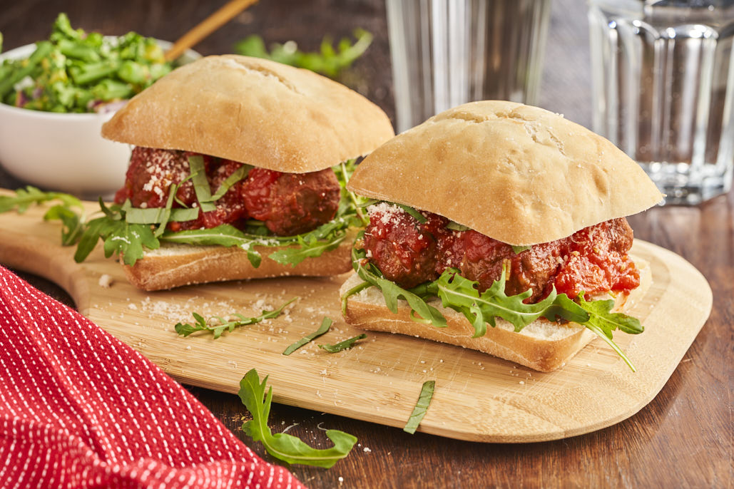 Italiaanse broodjes gehaktbal met groene-bonensalade