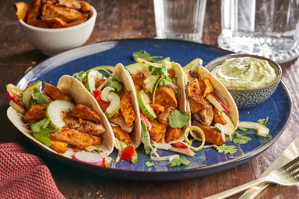 Crispy kiptaco’s met zoete aardappel en avocadosaus