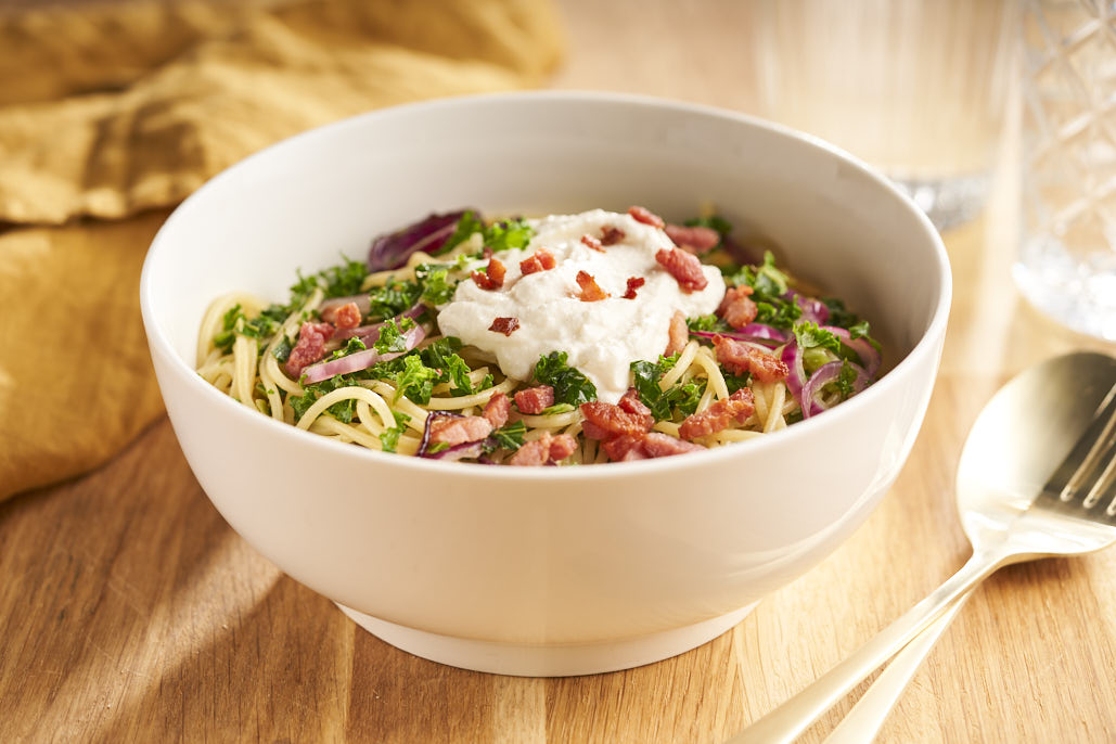 Spaghetti met boerenkool, spekjes en ricotta