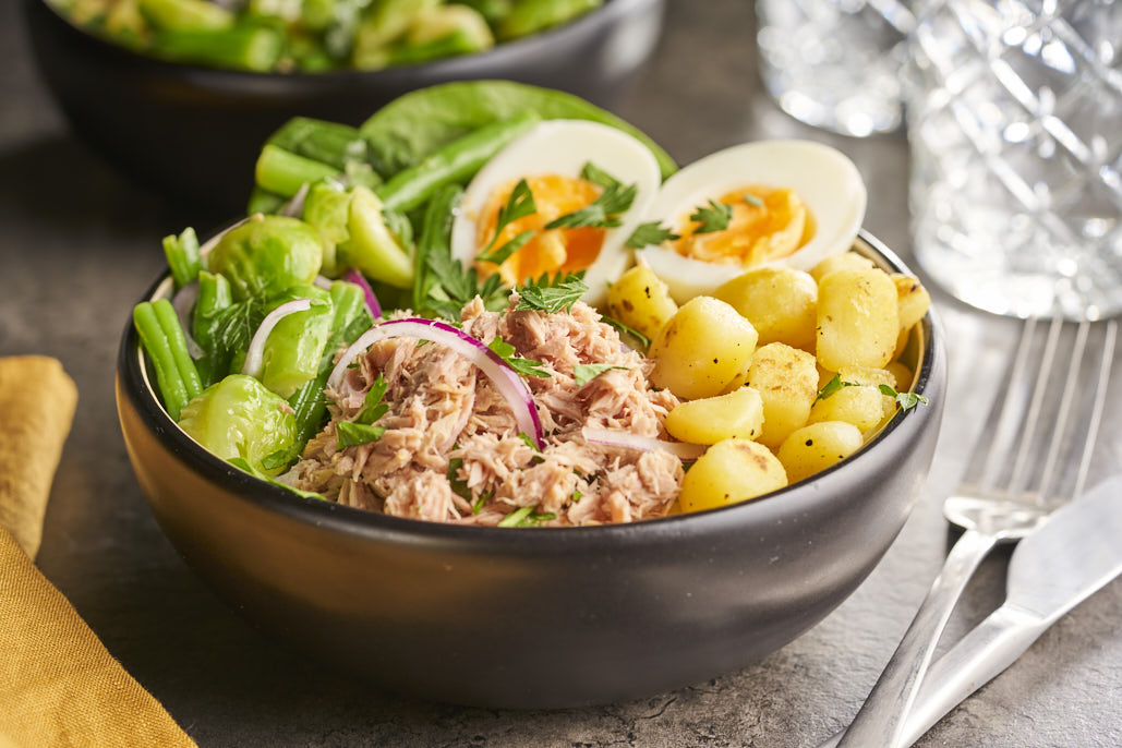 Salade niçoise met spruitjes en tonijn