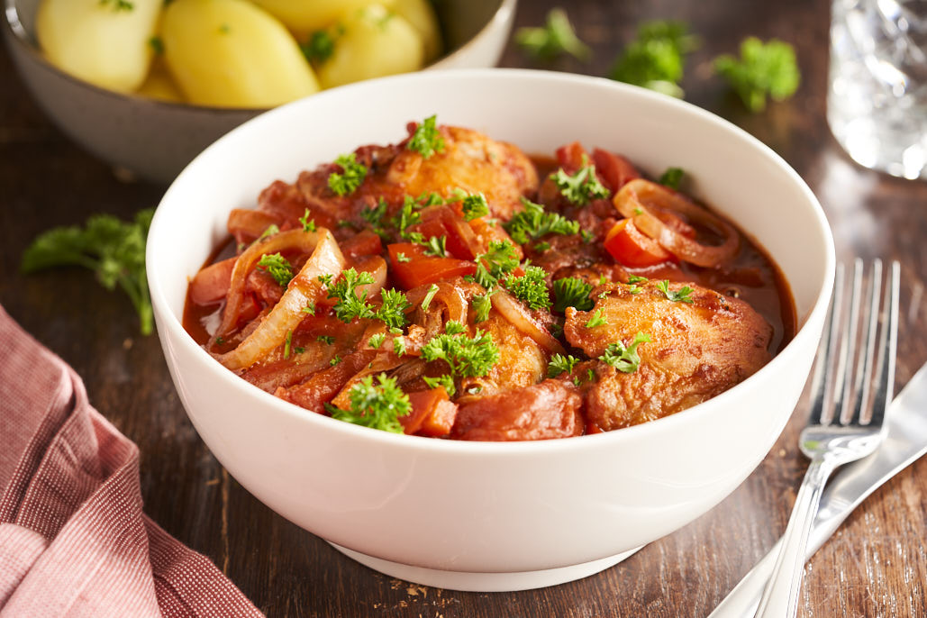 Kip cacciatore met aardappels en olijven