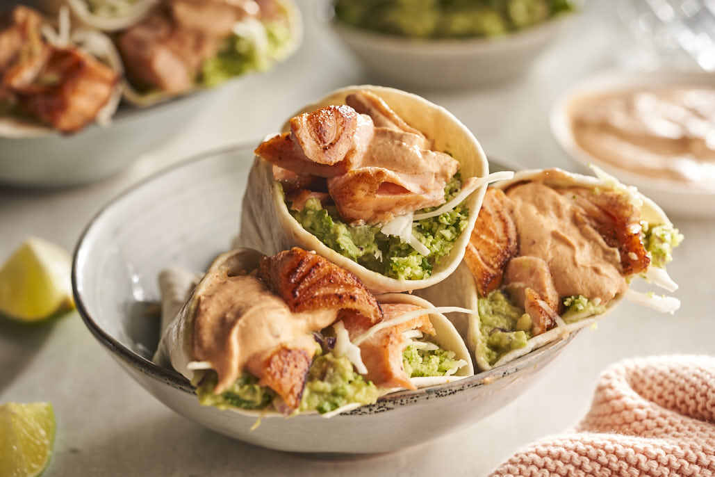 Frisse zalmtaco’s met broccolirijst en harissayoghurt