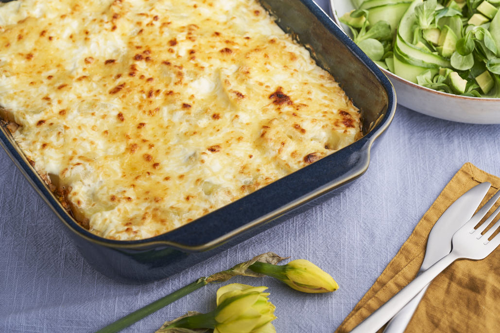 Moussaka met vegetarisch gehakt en een frisse salade | Recepten | PLUS