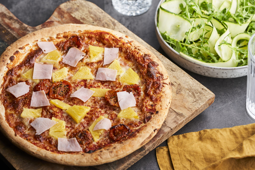 Pizza Hawaï 2.0 met courgettesalade