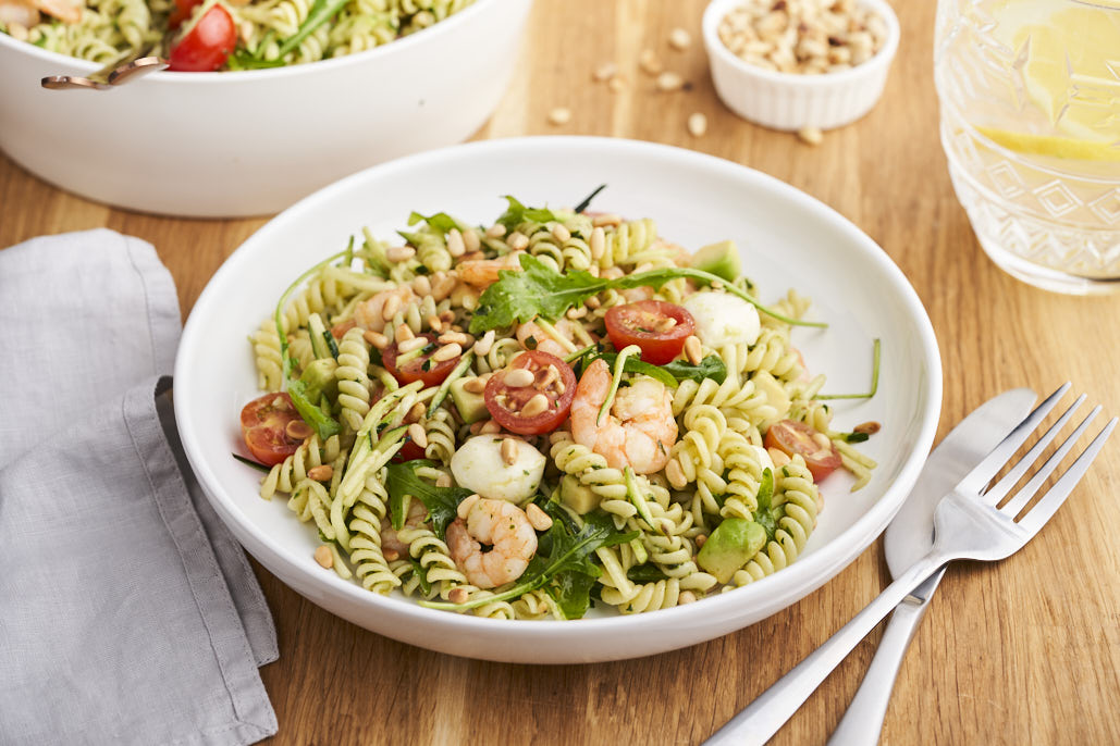 Pastasalade met courgette, mozzarella en garnalen
