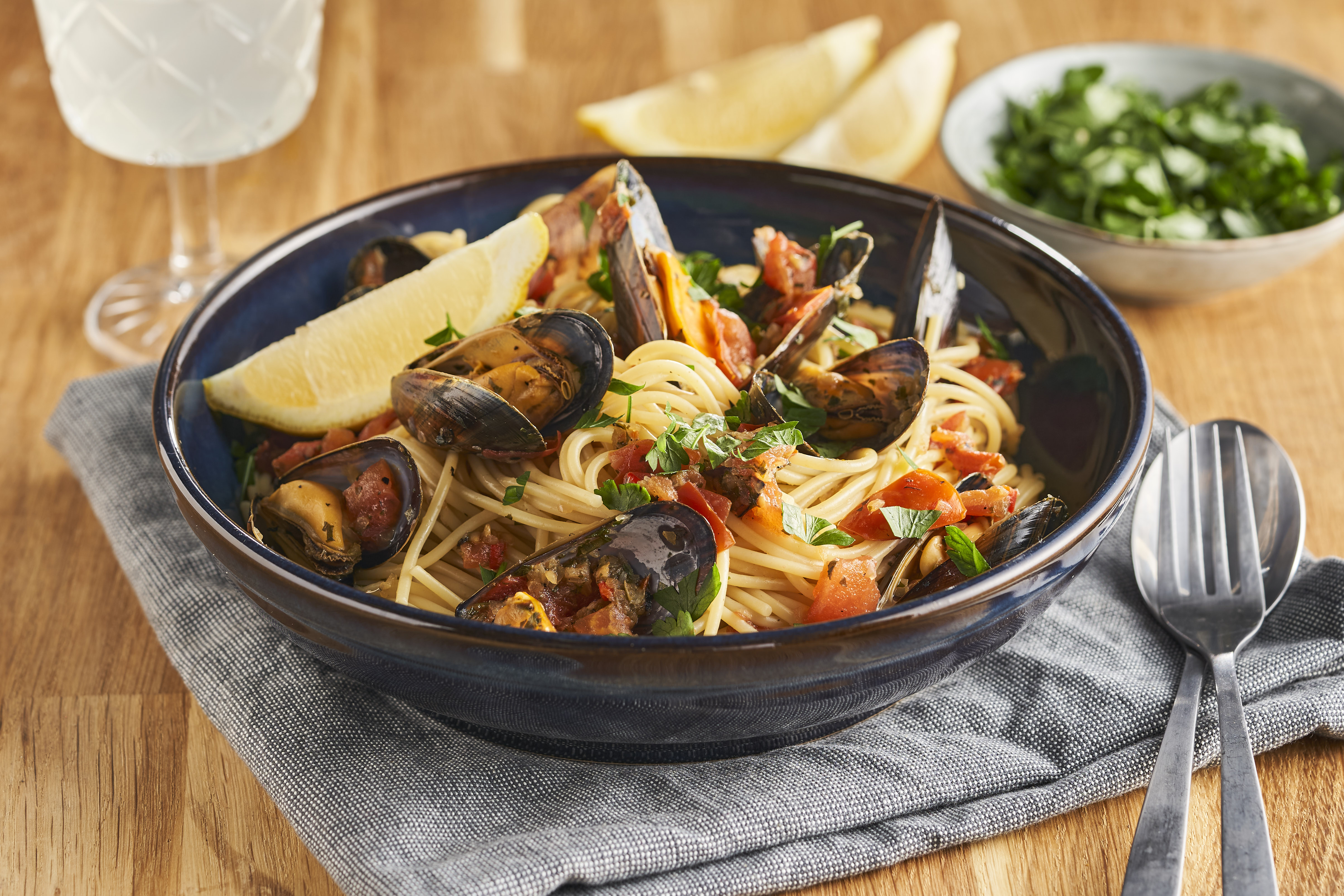 Pittige tomatenpasta met mosselen