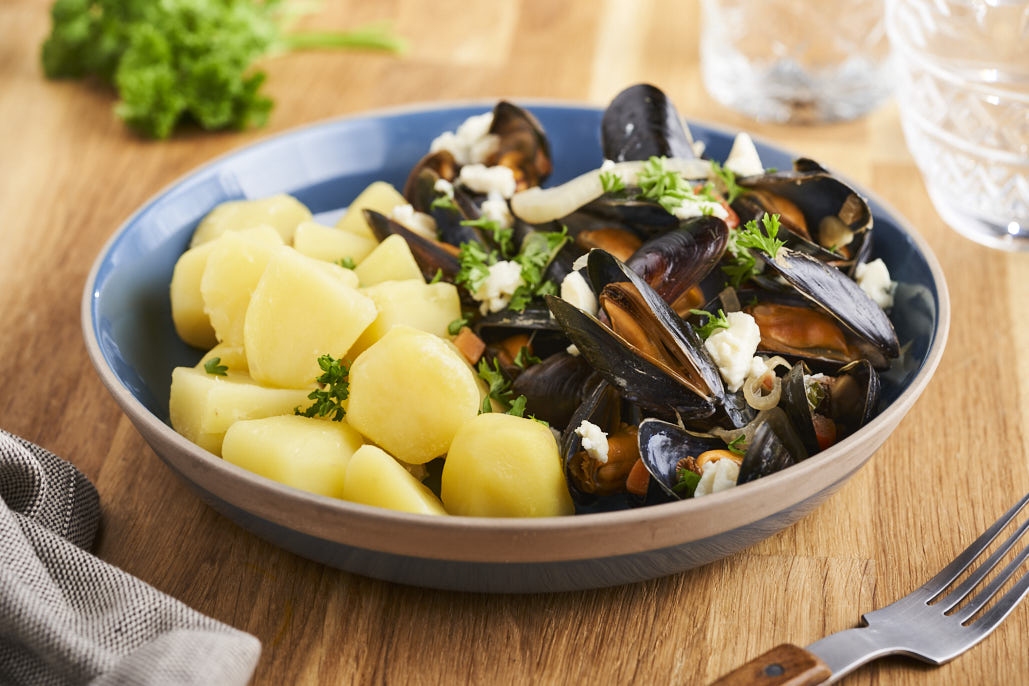 Mosselen met blauwe kaas, venkel en gekookte aardappel