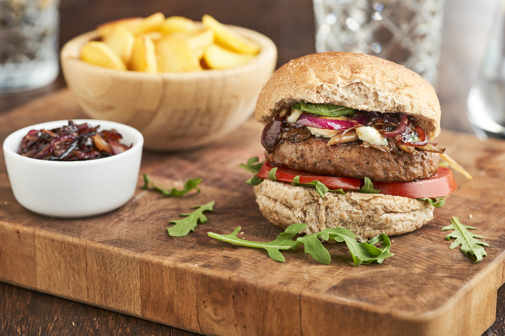 Hamburgers met blauwe kaas en paddestoelen