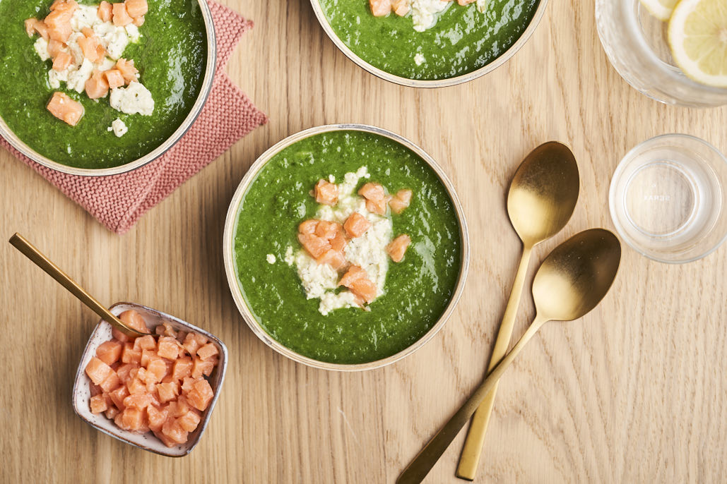 Broccoli-spinaziesoep met gerookte zalm 