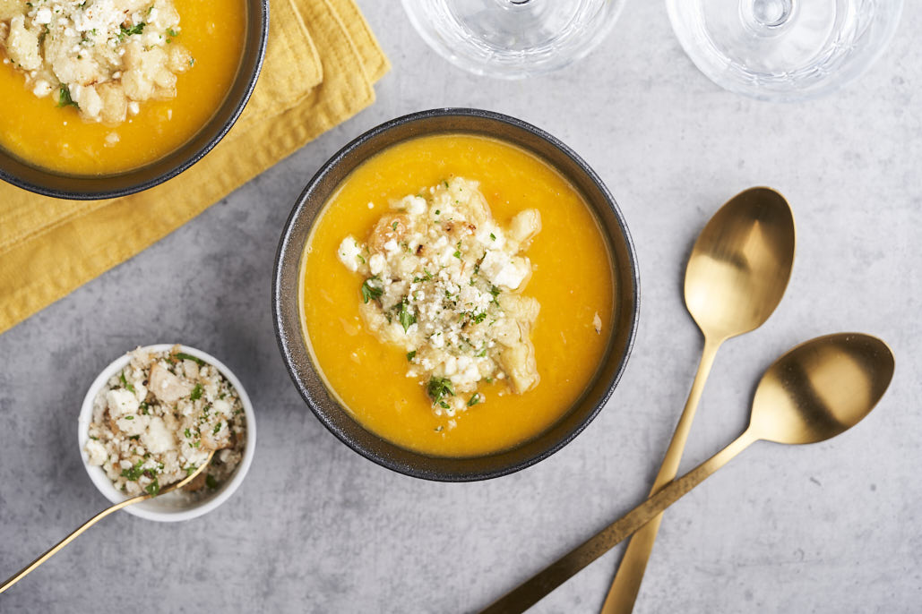 Pompoen-wortelsoep met krokante fetacrumble