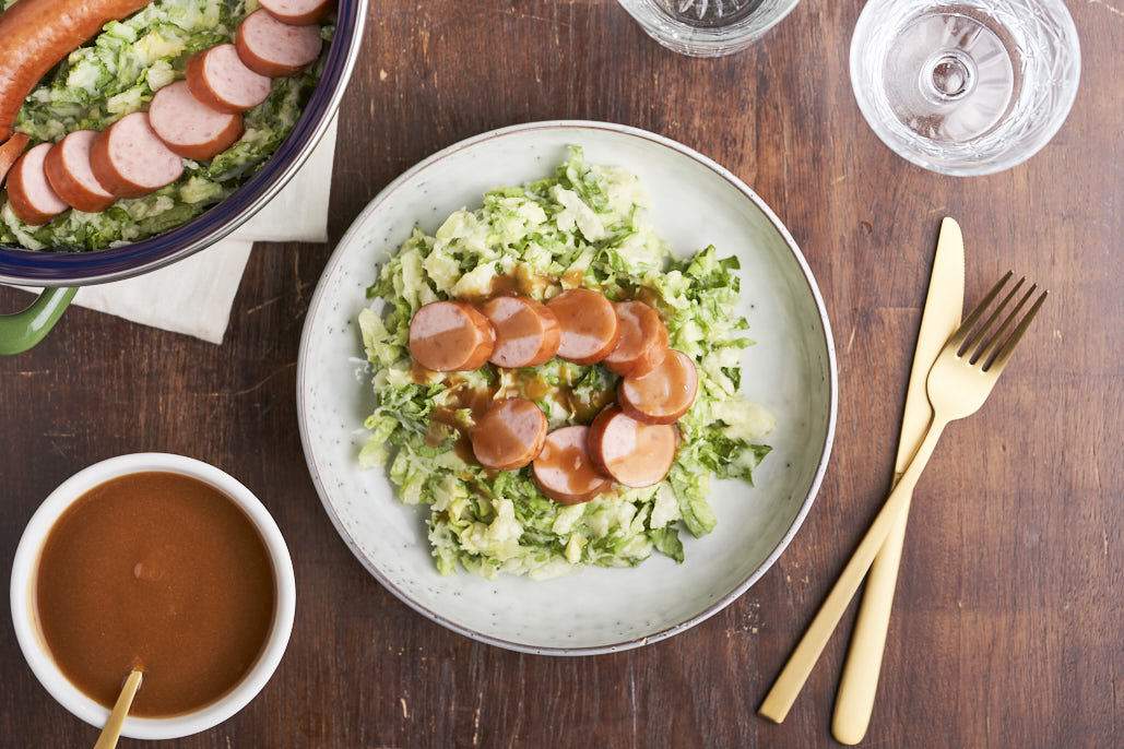 Klassieke andijviestamppot met rookworst en jus