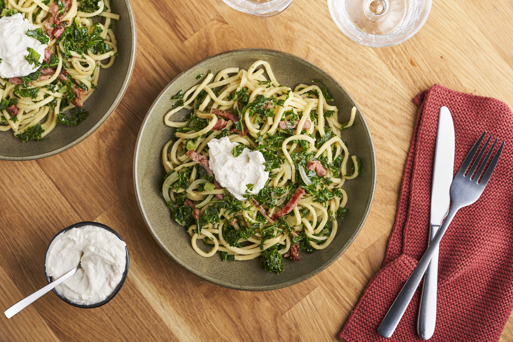 Makkelijke boerenkoolpasta met spekjes en ricotta