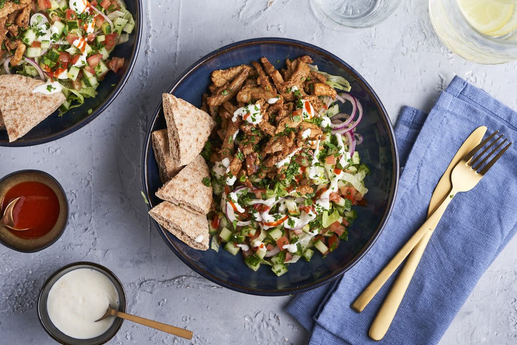 Shoarmasalade met frisse yoghurtdressing en pitapuntjes