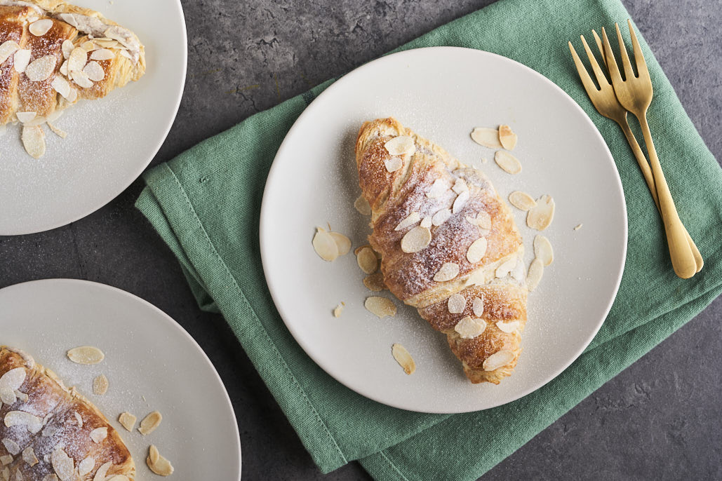 Gevulde amandelcroissants