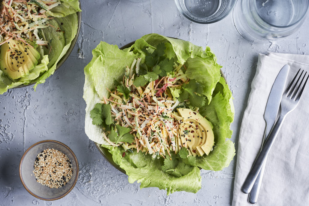 Japanse kanisalade met mango en surimi