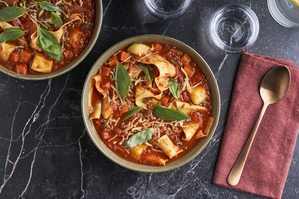 Lasagnesoep met courgette en basilicum