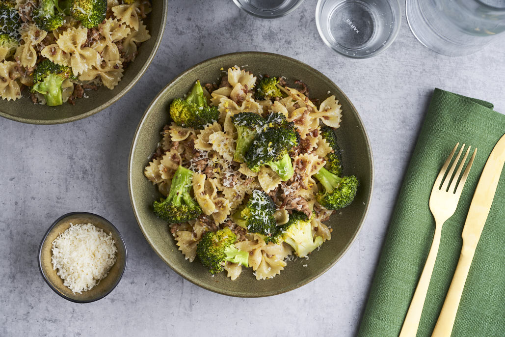 Farfalle met broccoli en gehakt
