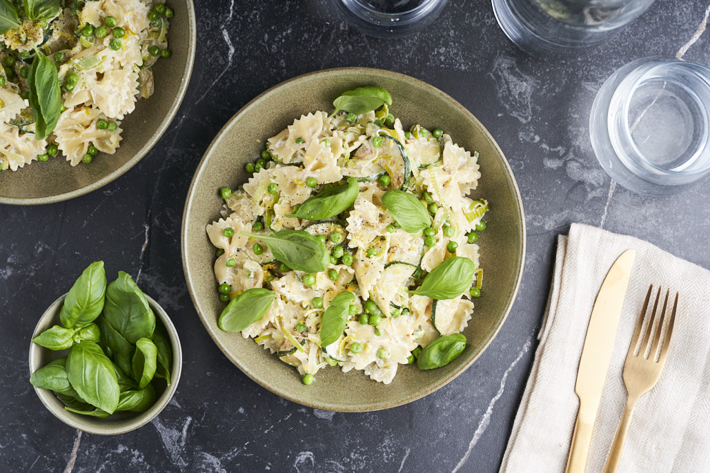 Zomerse pasta met groene groenten en ricotta