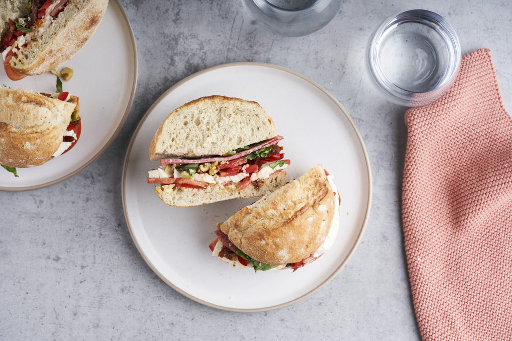 Italiaans picknickbrood met salami 