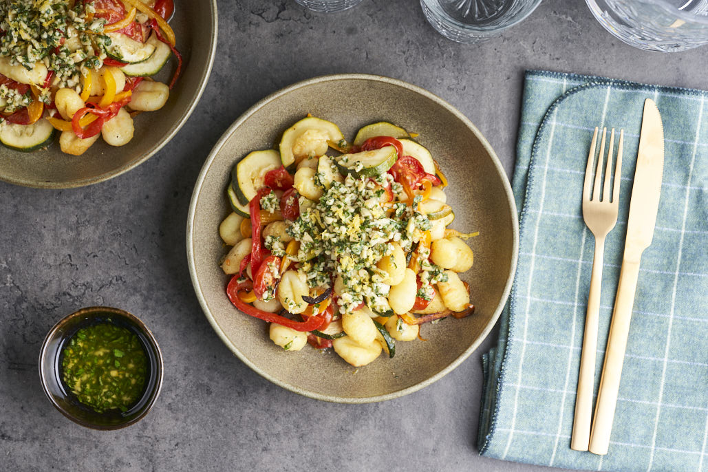 Gnocchi uit de oven met groenten en salsa verde