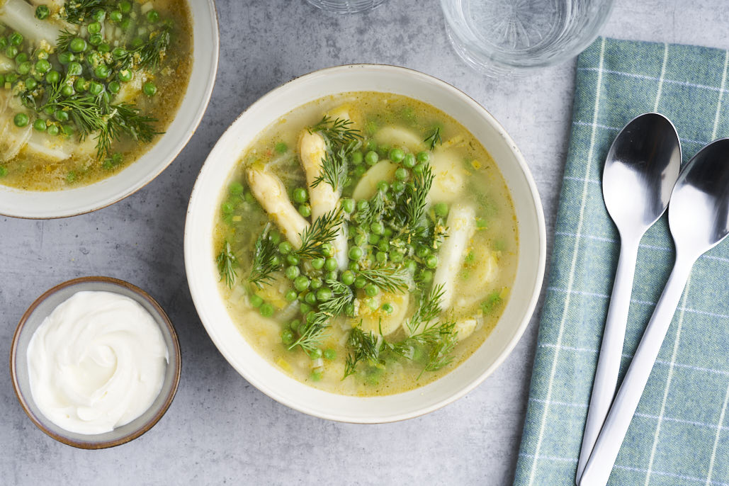 Lentesoep met doperwten, asperges en krieltjes