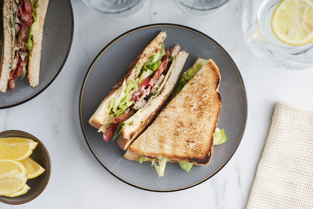 BLT-sandwich met sardientjes en citroenmayonaise
